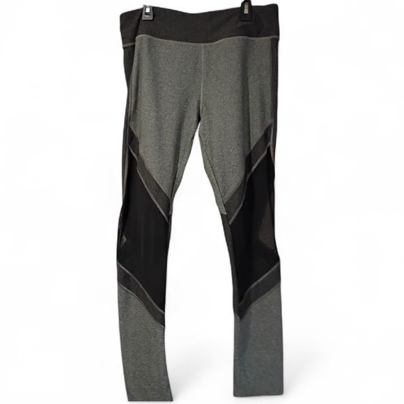 VOGO Athletica Pants - EUC Vogo Athletica Women's L Ankle Leggings Gray Black Stretch Workout Yoga ✨